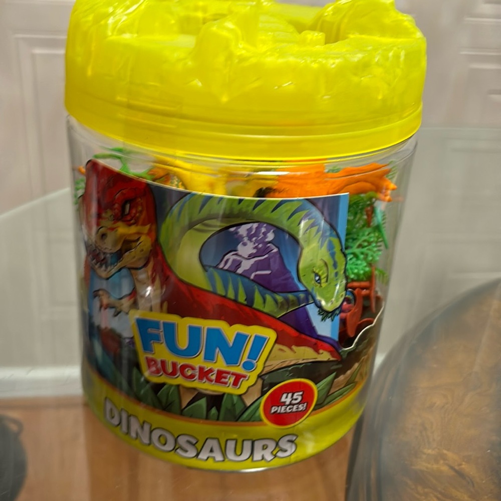Brand New Dinosaur Fun Bucket 45Pcs Dinosaurs & Environment Handy Storage Bucket